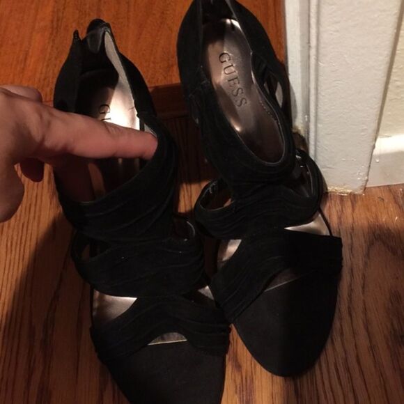 🎉Last Price 🎉Guess shoes - Picture 1 of 4